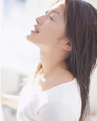 年齢サインに働きかける6つの美容成分を配合