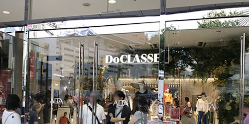 DoCLASSE 新宿アルタ店玄関