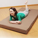 体が沈まないマットレス