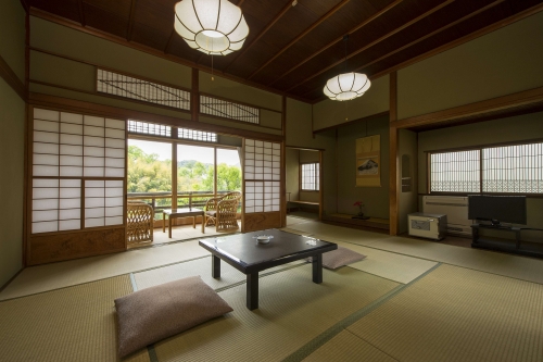 ����43�N�n�ƁB��[�N���A�k�����H�Ȃǂ̕����Ɉ����ꂽ�ɓ��������� ��R��