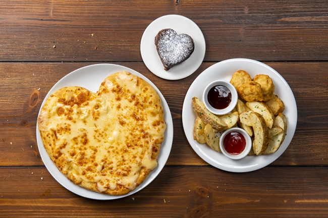 宅配ピザのドミノ・ピザから「ウルトラ・ラブ セット」が期間限定発売！