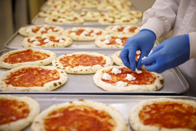 金沢発祥のピザ工房「森山ナポリ」が3月限定のマンスリーセットを発売開始