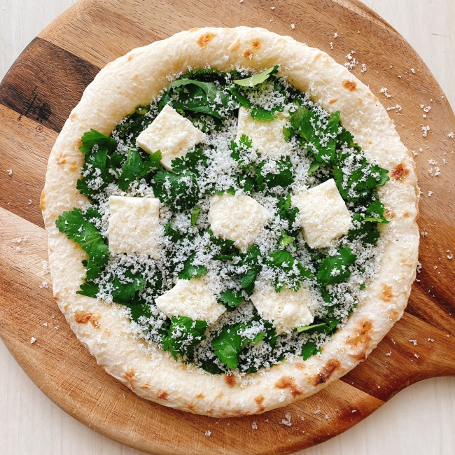 森山ナポリ「パクチーとモッツァレラのピザ」