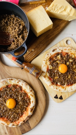 森山ナポリ「尾崎牛キーマカレーピザ」