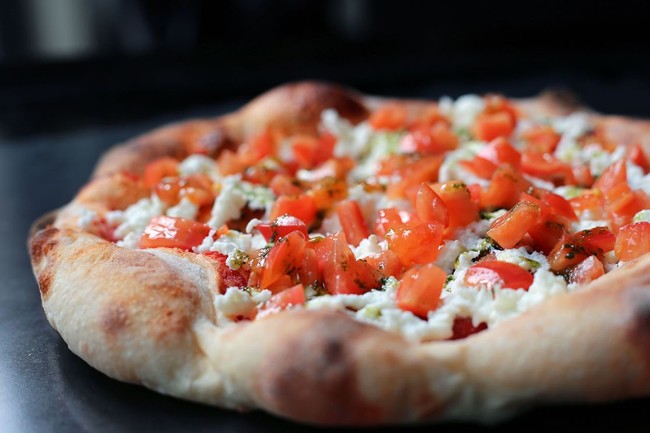 【業界初!宅配冷凍ピザ】「PST六本木」