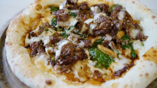 【森山ナポリ】和牛専門精肉店【NIKUO】とコラボした特選和牛のテリヤキピザを大好評のため再販！