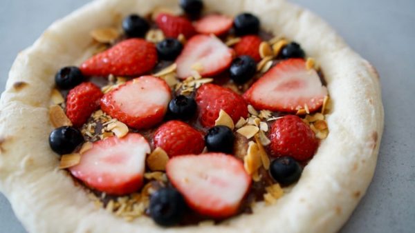 【金沢発祥ピザ工房 森山ナポリ】今だけ限定チョコ&ベリーピザ。もらって嬉しいバレンタインセット発売！